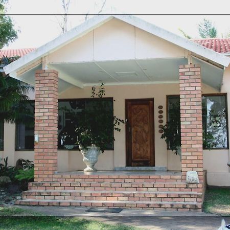 Rosegarden Guesthouse 퐁골라 외부 사진