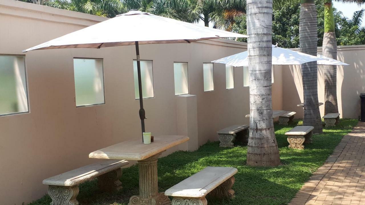 Rosegarden Guesthouse 퐁골라 외부 사진
