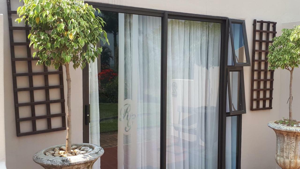 Rosegarden Guesthouse 퐁골라 외부 사진