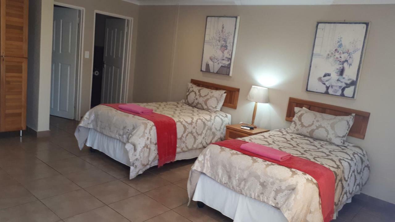 Rosegarden Guesthouse 퐁골라 외부 사진