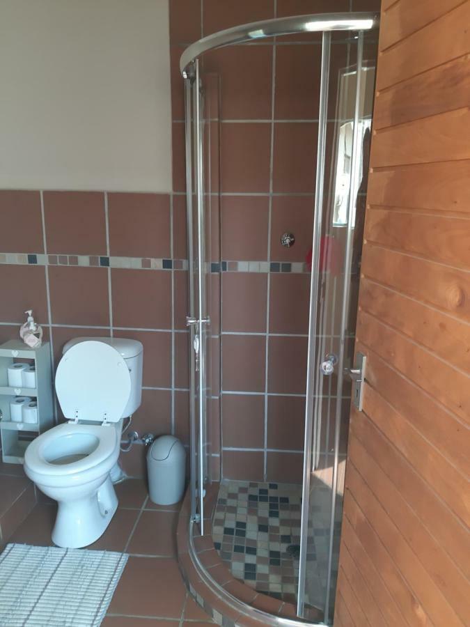 Rosegarden Guesthouse 퐁골라 외부 사진